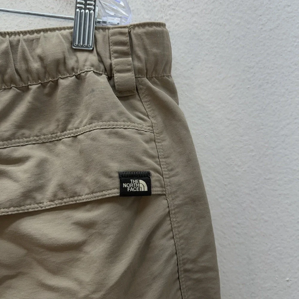 The North Face Mens XL Hiking Cargo Shorts Khaki‎ Nylon Hiking Outdoors Belted